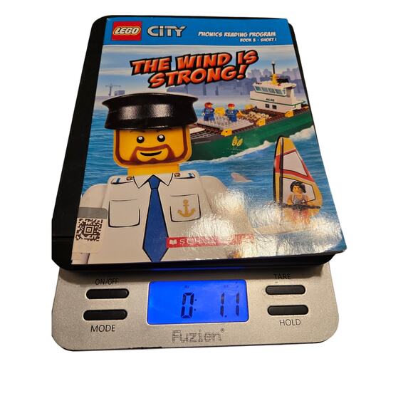 LEGO CITY The Wind Is Strong! Phonics Reading Program Book 3 First Edition - Picture 5 of 7